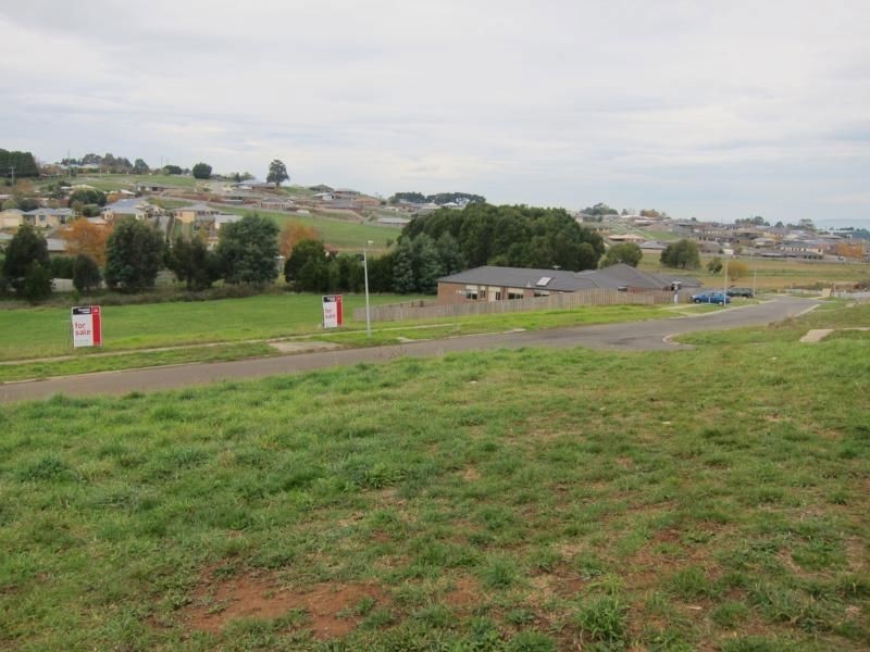 8 Melzak Way, Warragul VIC 3820