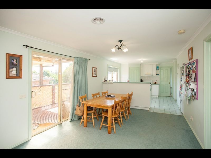 27 Hayes Drive, Warragul VIC 3820