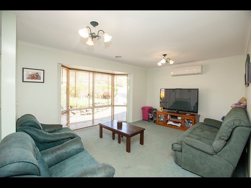 27 Hayes Drive, Warragul VIC 3820