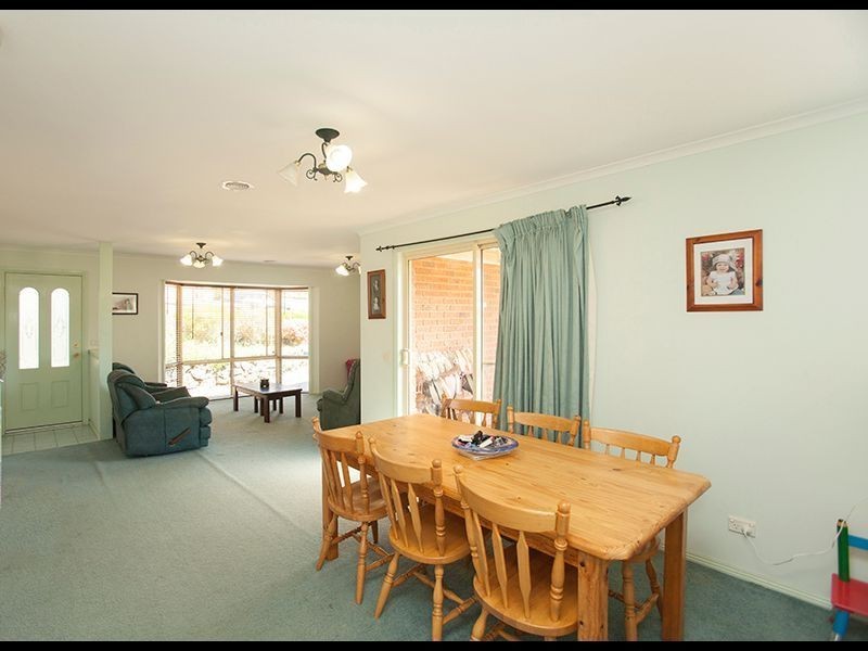 27 Hayes Drive, Warragul VIC 3820