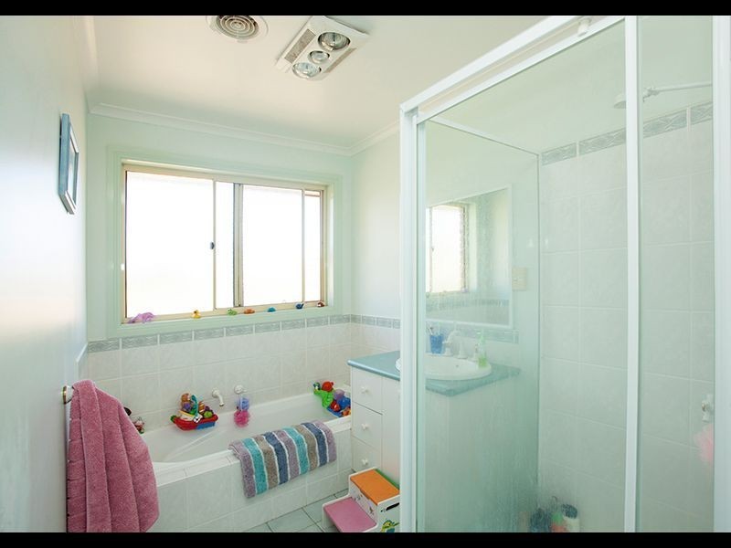 27 Hayes Drive, Warragul VIC 3820