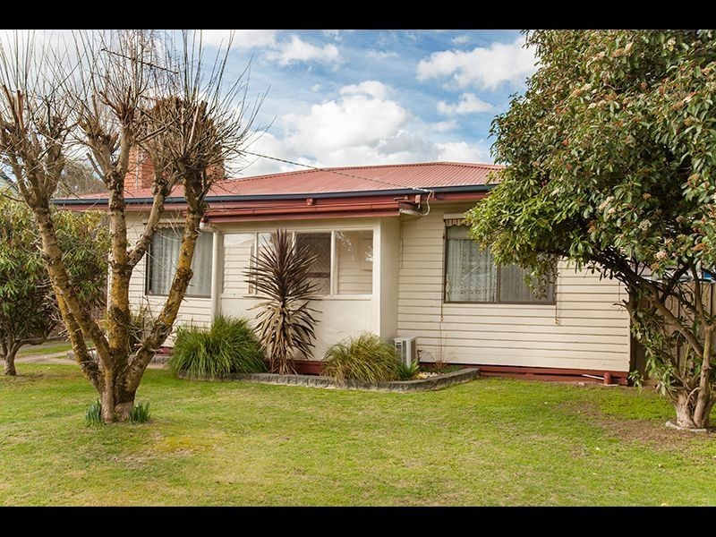 26 Centre Avenue, Warragul VIC 3820