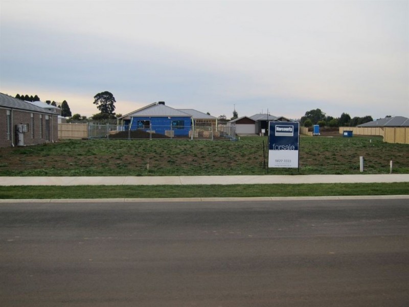 152 Twin Ranges Drive, Warragul VIC 3820