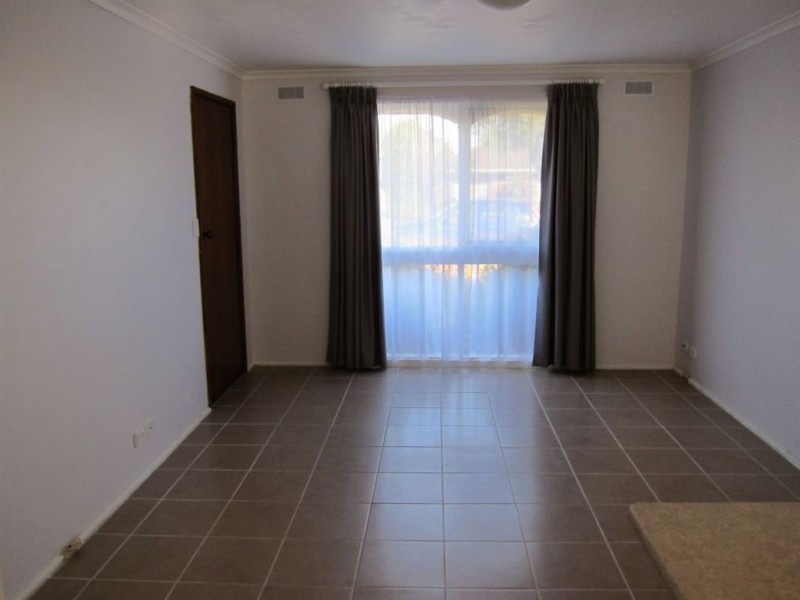 2/15 Archibald Crescent, Warragul VIC 3820