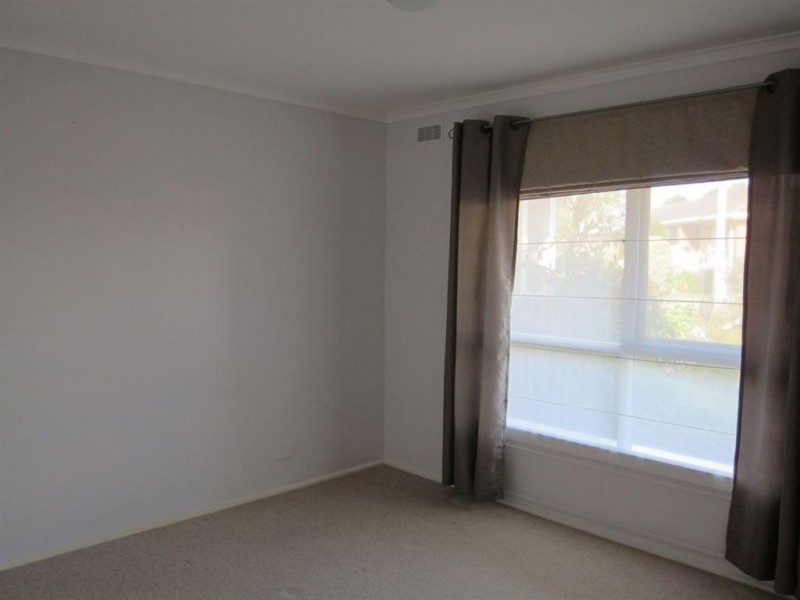 2/15 Archibald Crescent, Warragul VIC 3820