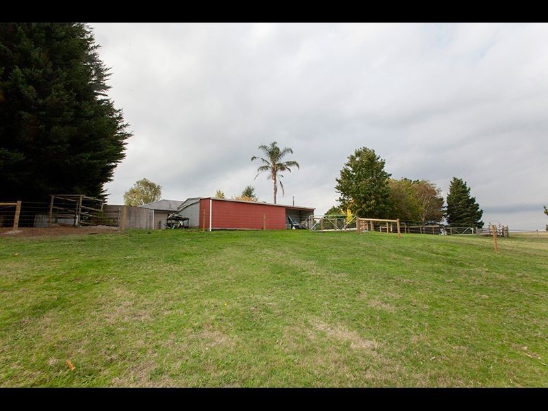 85 McGraths Track, Hernes Oak VIC 3825