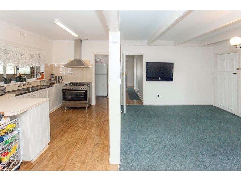 85 McGraths Track, Hernes Oak VIC 3825