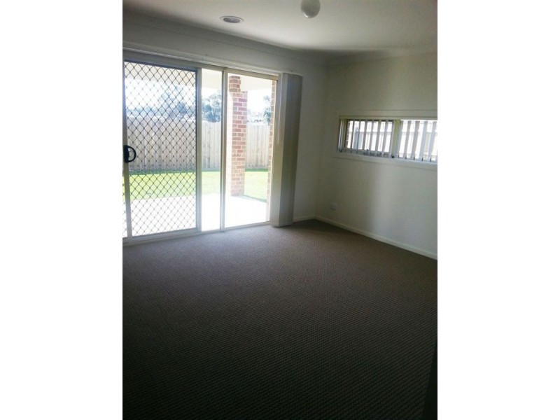 42 Summerhill Boulevard, Drouin VIC 3818