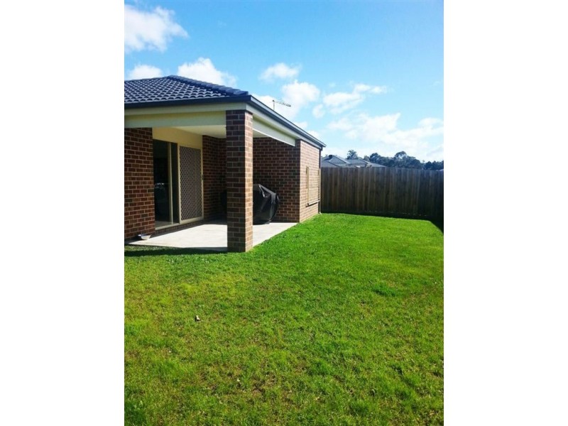 42 Summerhill Boulevard, Drouin VIC 3818