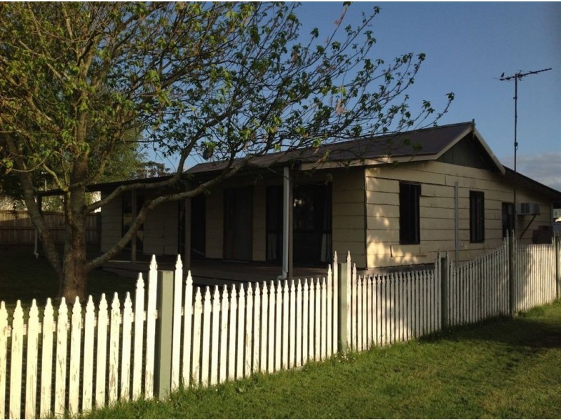 2 Lewis Street, Darnum VIC 3822