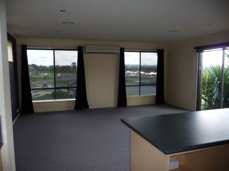 11 Nicolas Court, Warragul VIC 3820