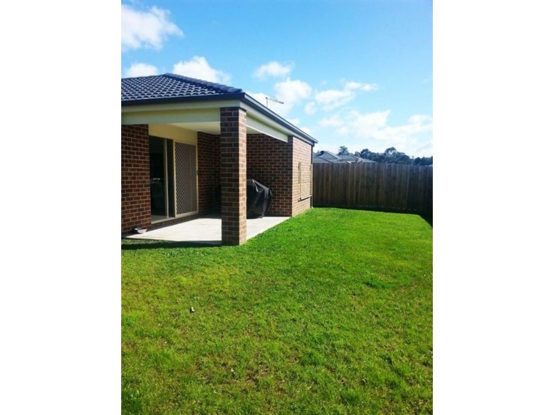 42 Summerhill Boulevard, Drouin VIC 3818