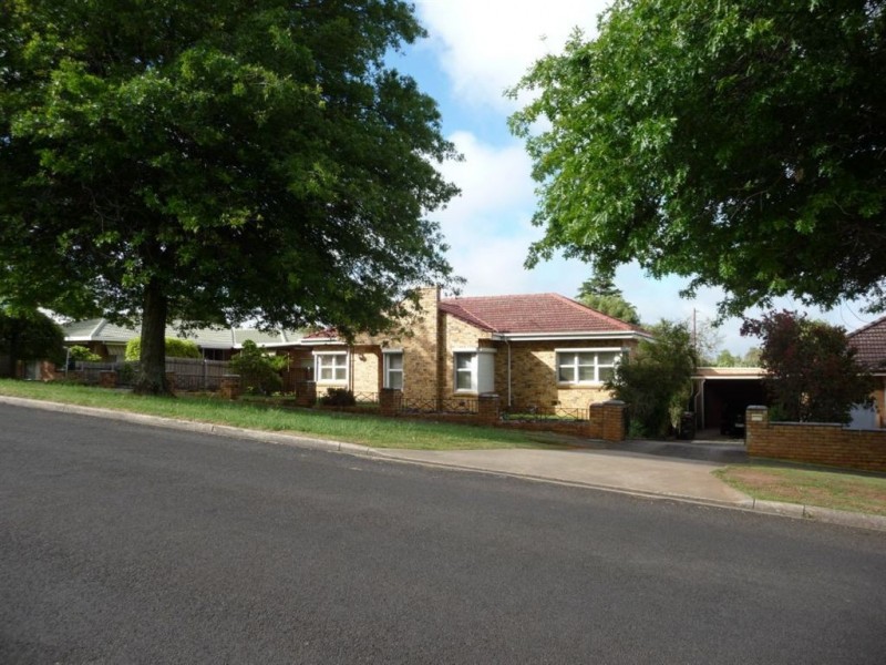 4 Armstrong Avenue, Drouin VIC 3818