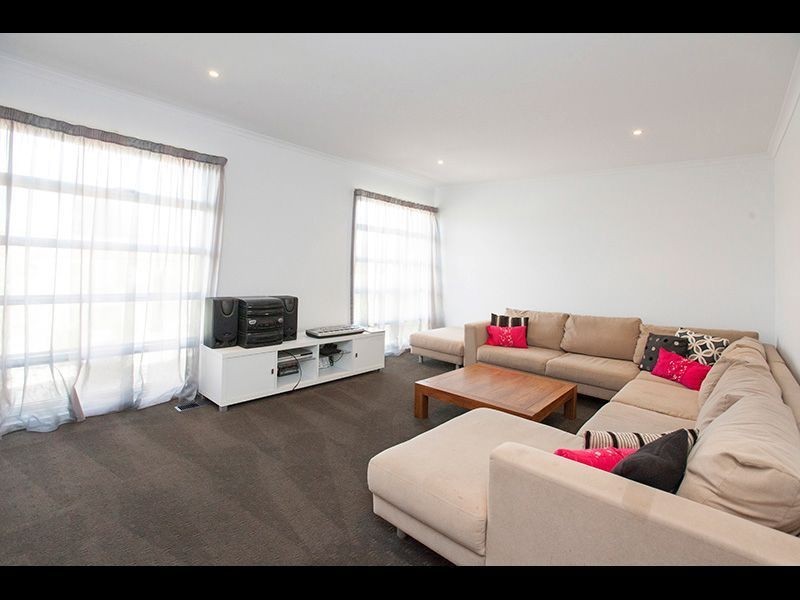 18 Bell Park Close, Warragul VIC 3820