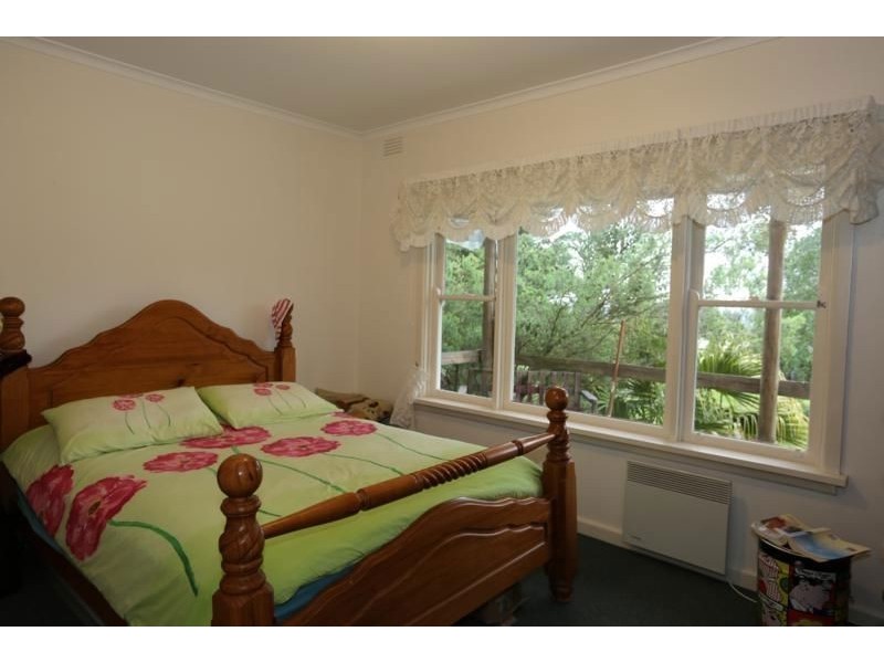 85 McGraths Track, Hernes Oak VIC 3825