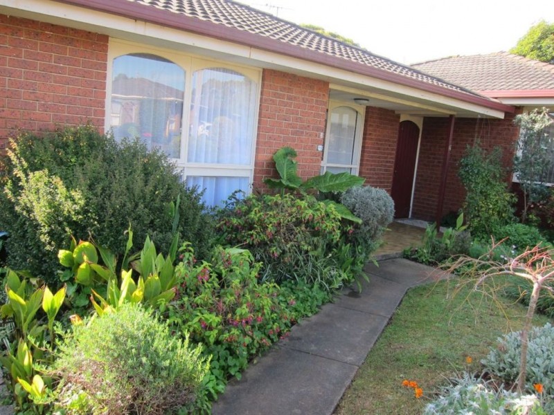 2/15 Archibald Crescent, Warragul VIC 3820