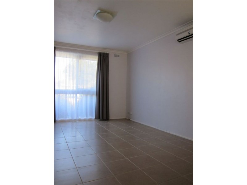 2/15 Archibald Crescent, Warragul VIC 3820