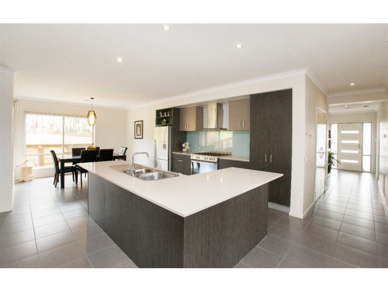 2 Barton Court, Warragul VIC 3820