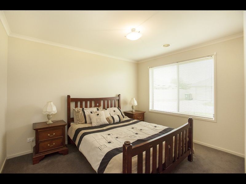 7/11 Ferguson Place, Trafalgar VIC 3824