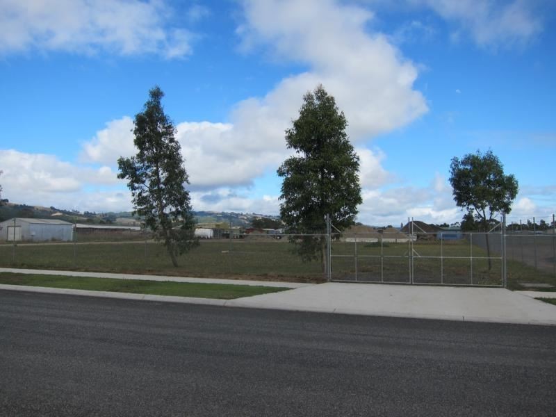 33 Middle Road, Trafalgar VIC 3824