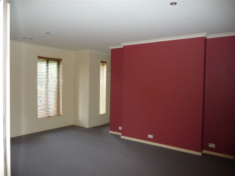 11 Nicolas Court, Warragul VIC 3820