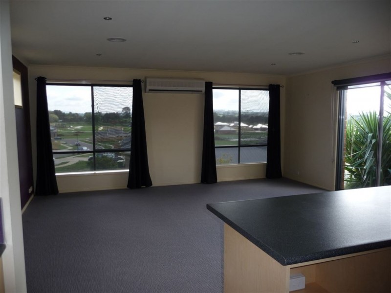 11 Nicolas Court, Warragul VIC 3820
