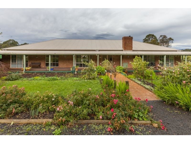 588 Russell Creek Road, Hill End VIC 3825