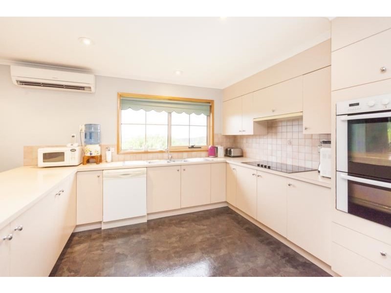 588 Russell Creek Road, Hill End VIC 3825