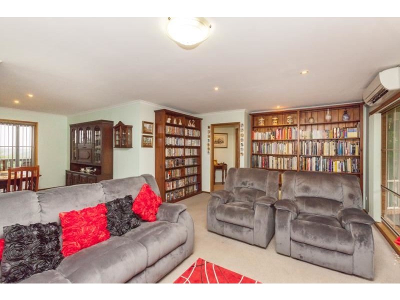 588 Russell Creek Road, Hill End VIC 3825