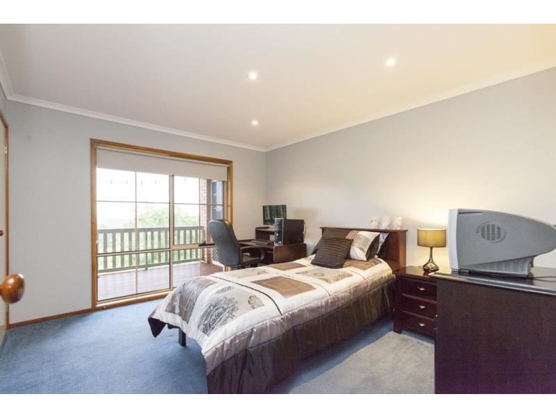 588 Russell Creek Road, Hill End VIC 3825