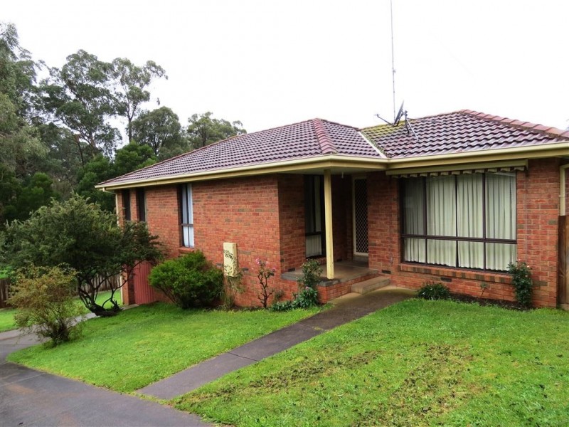 2/18 Calway Street, Drouin VIC 3818