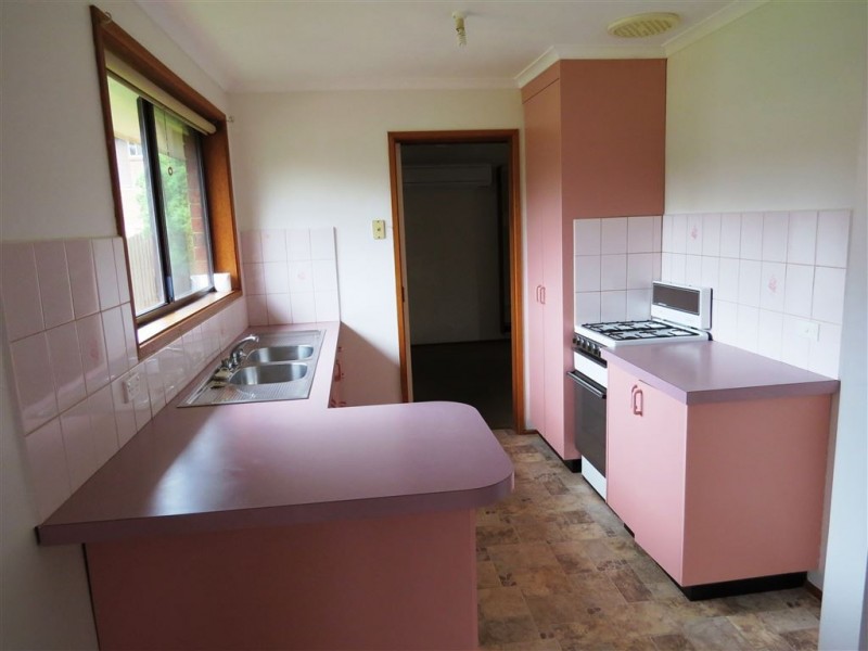 2/18 Calway Street, Drouin VIC 3818