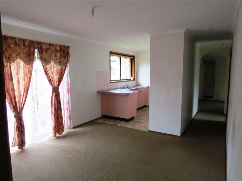 2/18 Calway Street, Drouin VIC 3818