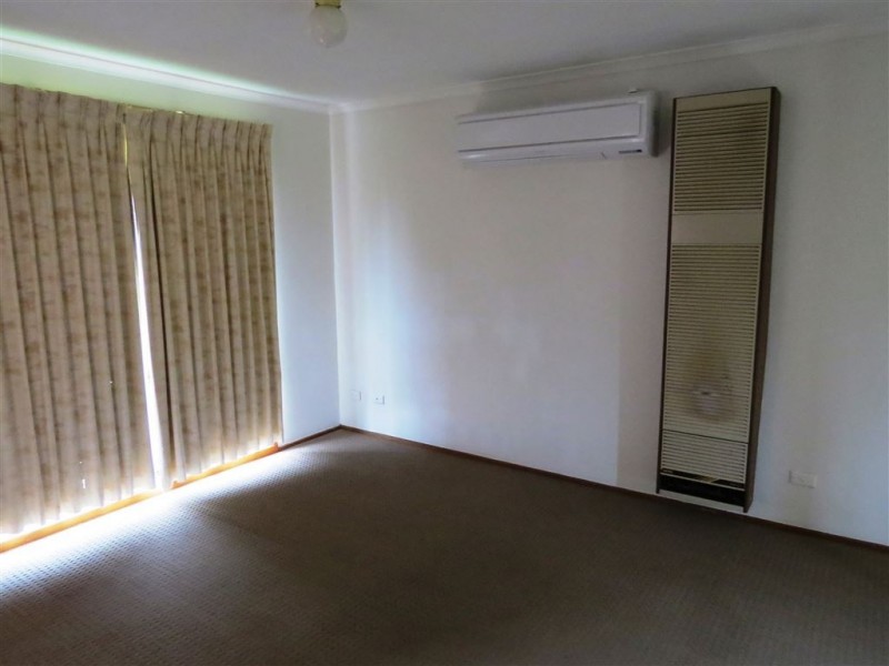 2/18 Calway Street, Drouin VIC 3818