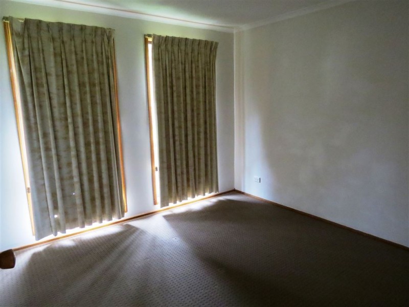 2/18 Calway Street, Drouin VIC 3818