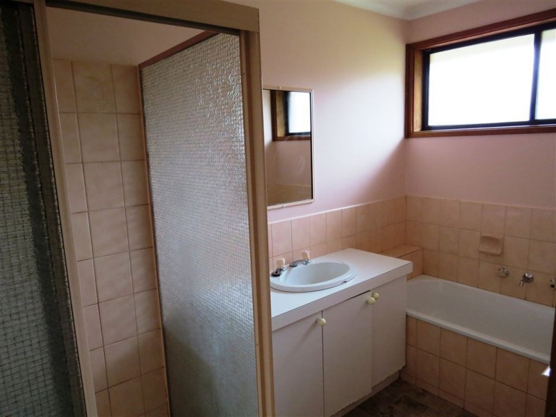 2/18 Calway Street, Drouin VIC 3818