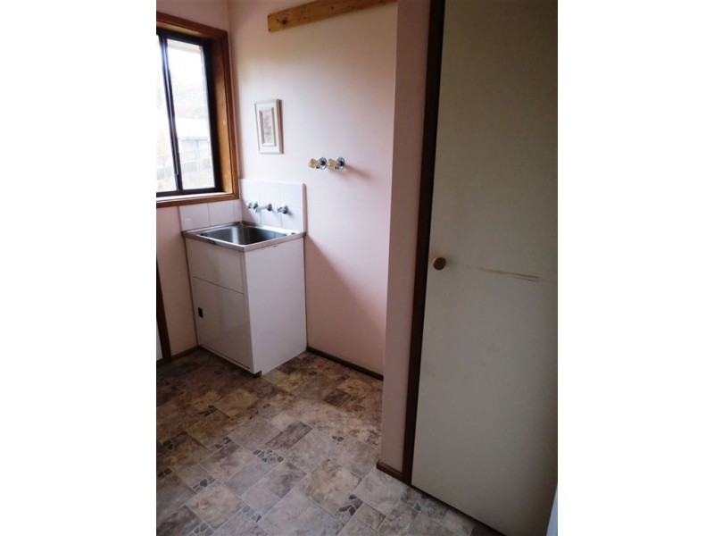 2/18 Calway Street, Drouin VIC 3818