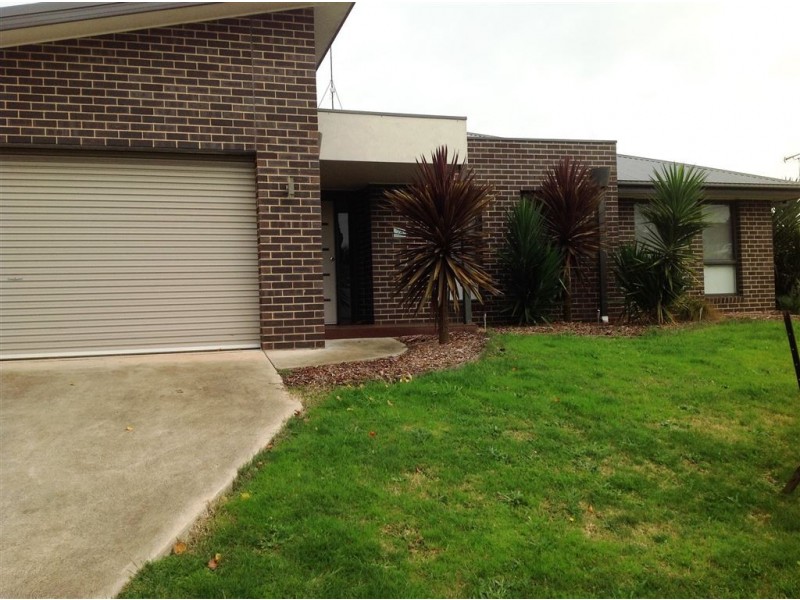 24 McMillan Drive, Warragul VIC 3820