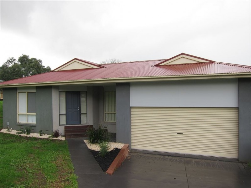 2 Carlile Street, Drouin VIC 3818