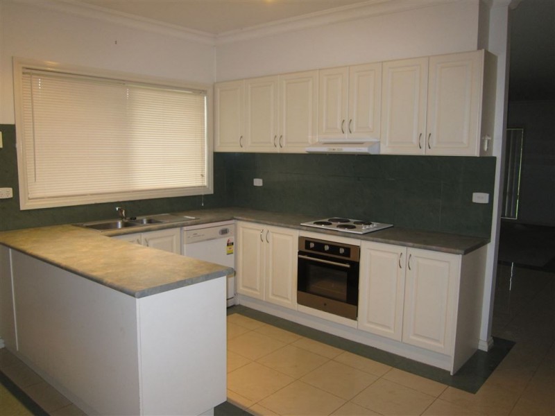 2 Carlile Street, Drouin VIC 3818