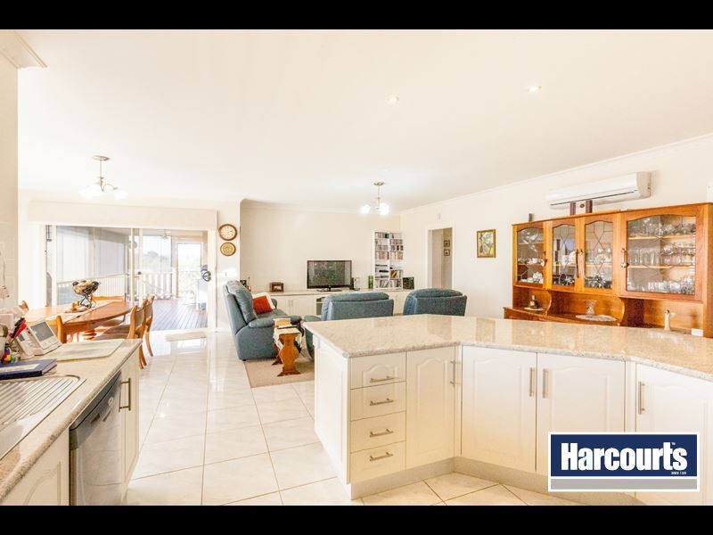 16 Grange Crescent, Warragul VIC 3820