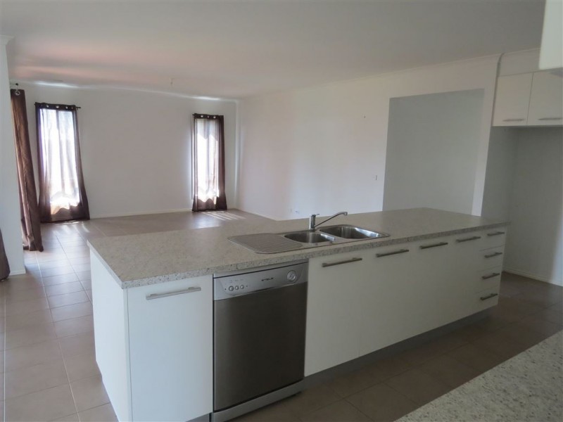 5 Isabella Court, Drouin VIC 3818