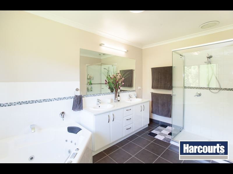 12 Pine Grove, Warragul VIC 3820