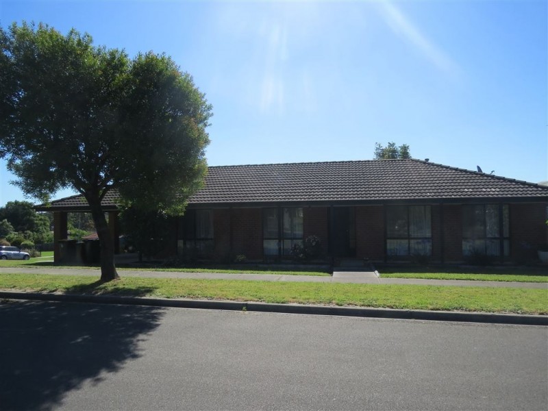 25 Adam Court, Drouin VIC 3818