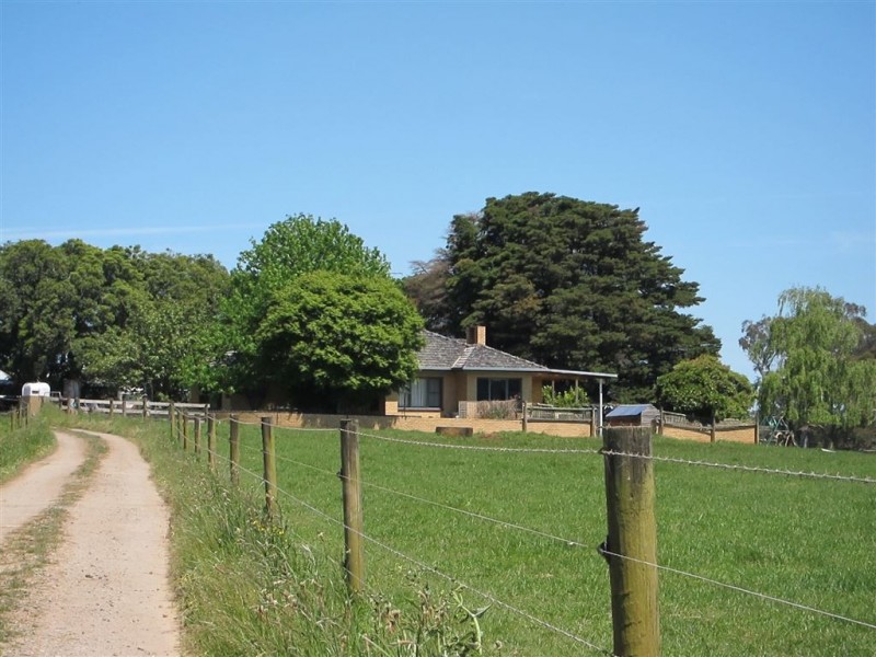 – Lardners Track, Lardner VIC 3821