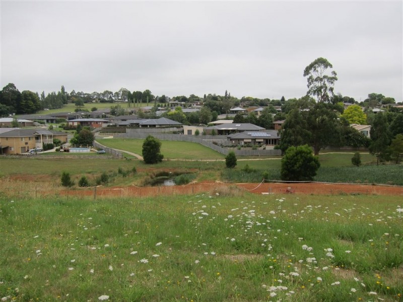 42 Myrtle Crescent, Warragul VIC 3820