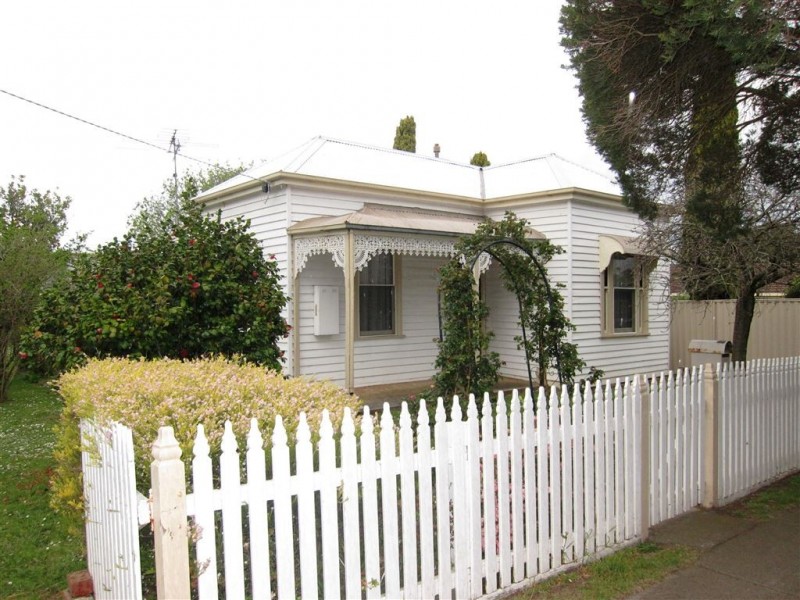 4 Hopetoun Road, Drouin VIC 3818