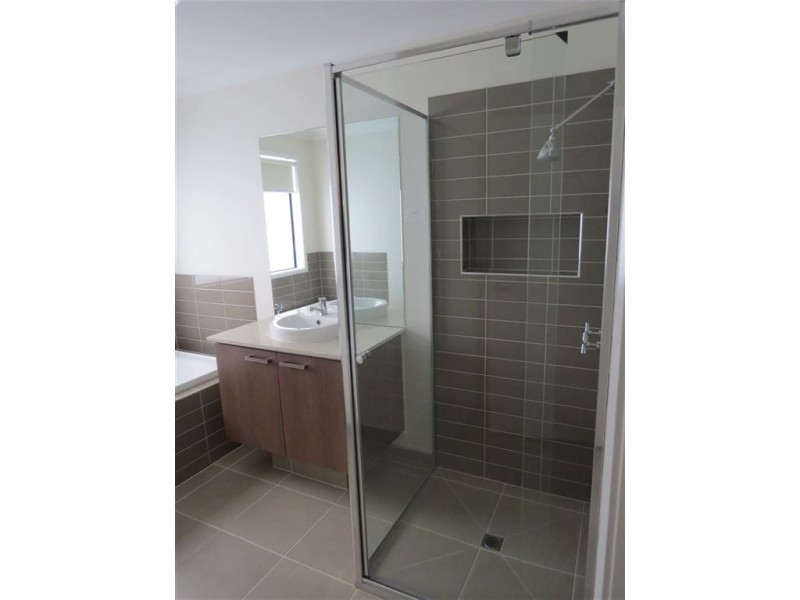 15 Tenterfield Avenue, Warragul VIC 3820