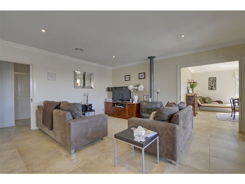 102 Stoddarts Road, Warragul VIC 3820