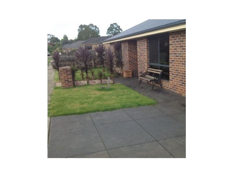 8 Miller Close, Drouin VIC 3818